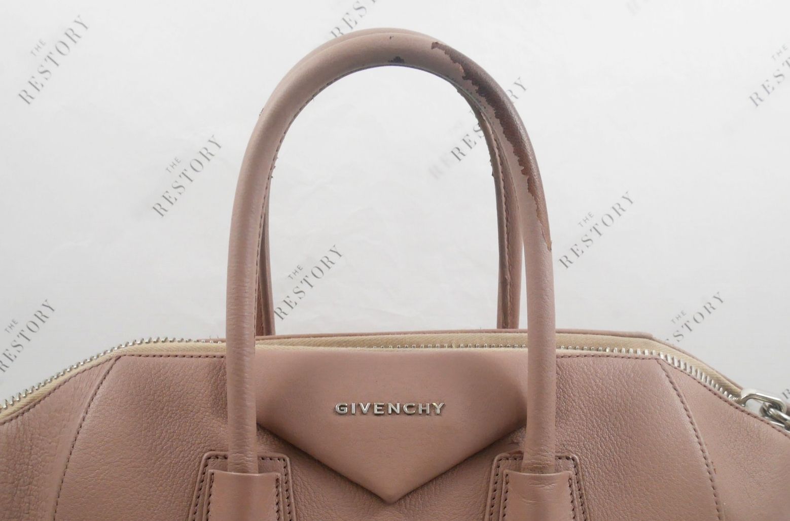 Givenchy Antigona Medium Bag Review + What's in my Bag?! 